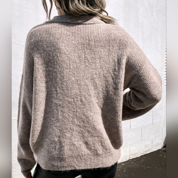 Sweater with front pocket and V neck collar - Picture 2 of 6